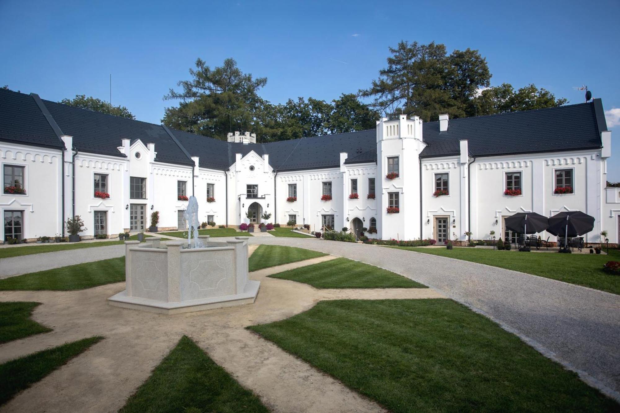 Hotel Zamek Kvasetice Havlíčkův Brod Exterior foto
